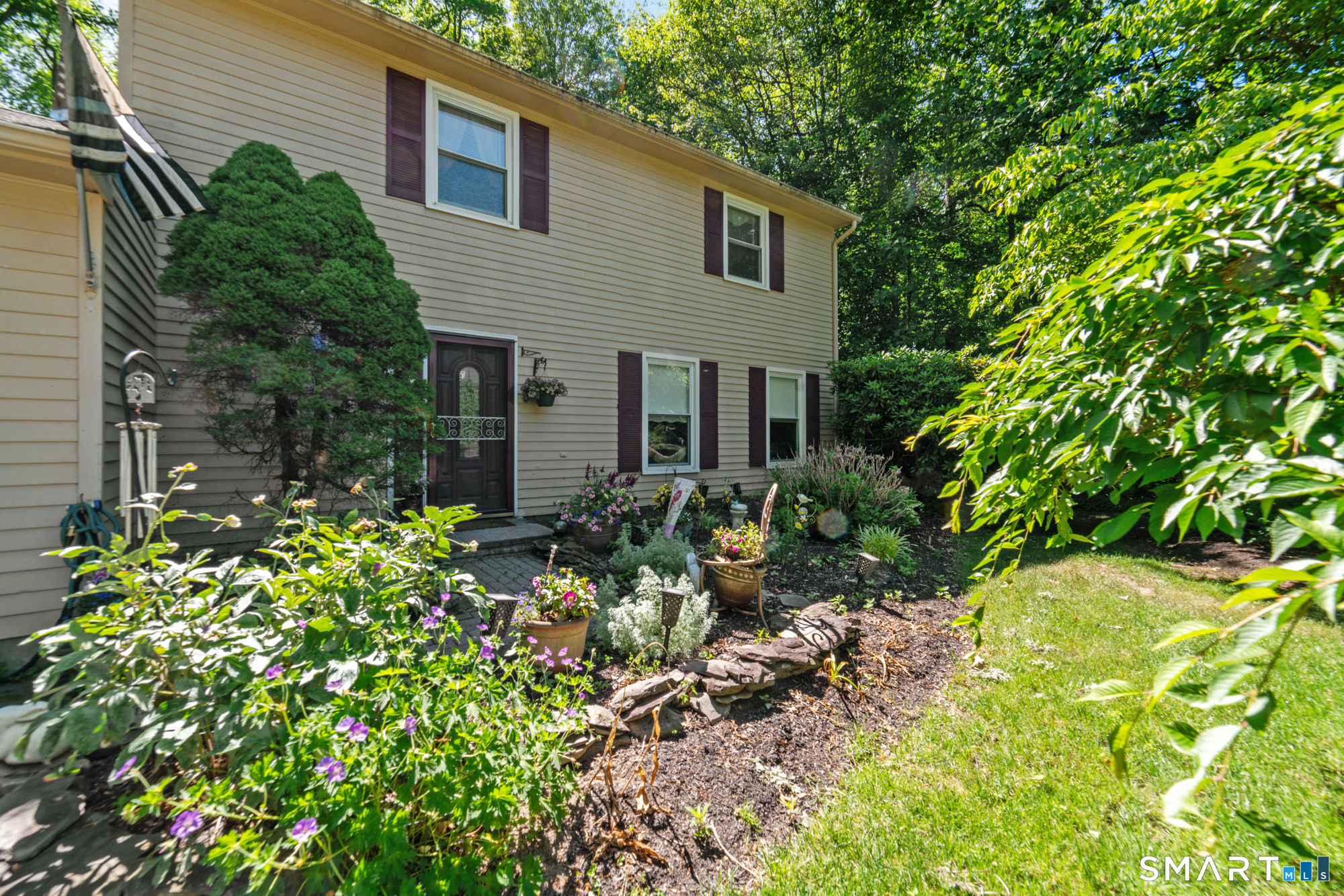 105 Inwood Lane Bristol, CT 06010 - Photo 2 of 40