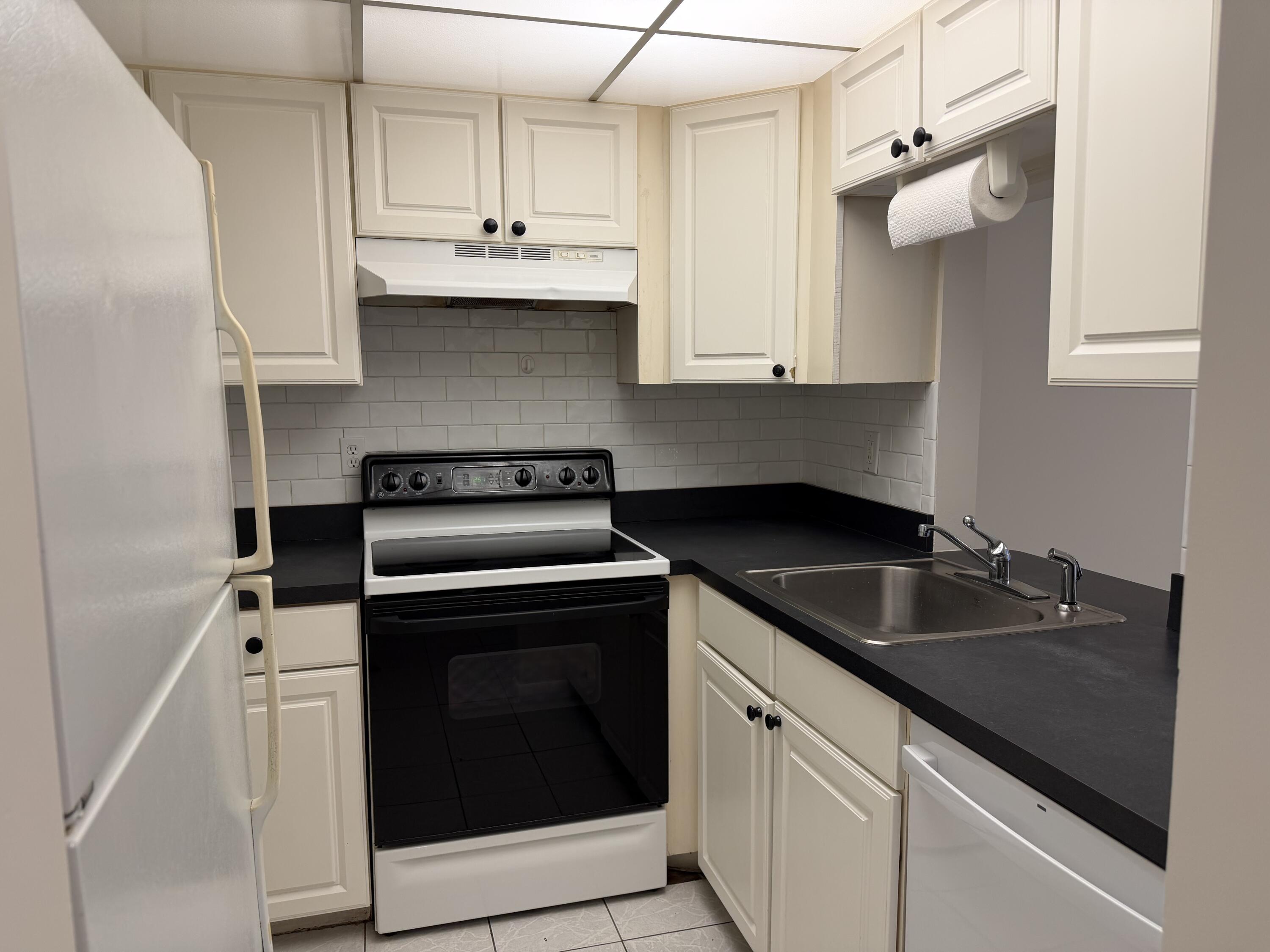 950 South Kanner Highway, Unit A25 Stuart, FL 34994 - Photo 15 of 24 IMG_0262