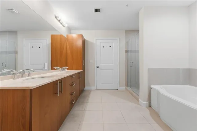 $3,650 | 1945 South Ocean Drive, Unit 509, Hallandale Beach, FL 33009