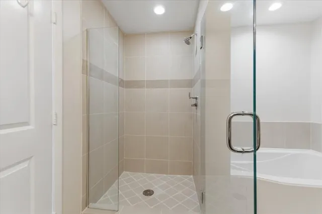 $3,650 | 1945 South Ocean Drive, Unit 509, Hallandale Beach, FL 33009