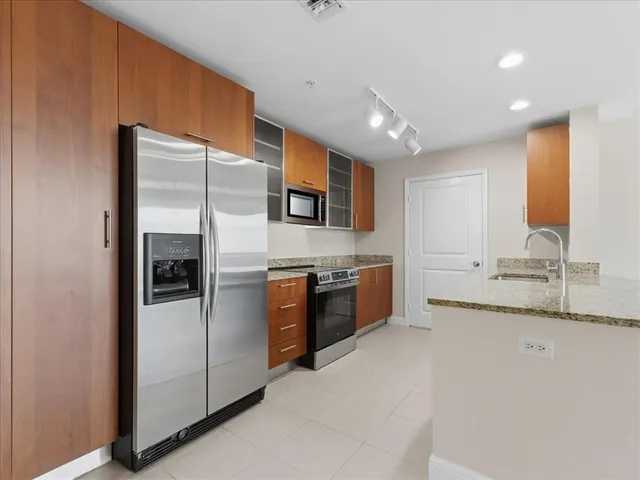 $3,650 | 1945 South Ocean Drive, Unit 509, Hallandale Beach, FL 33009