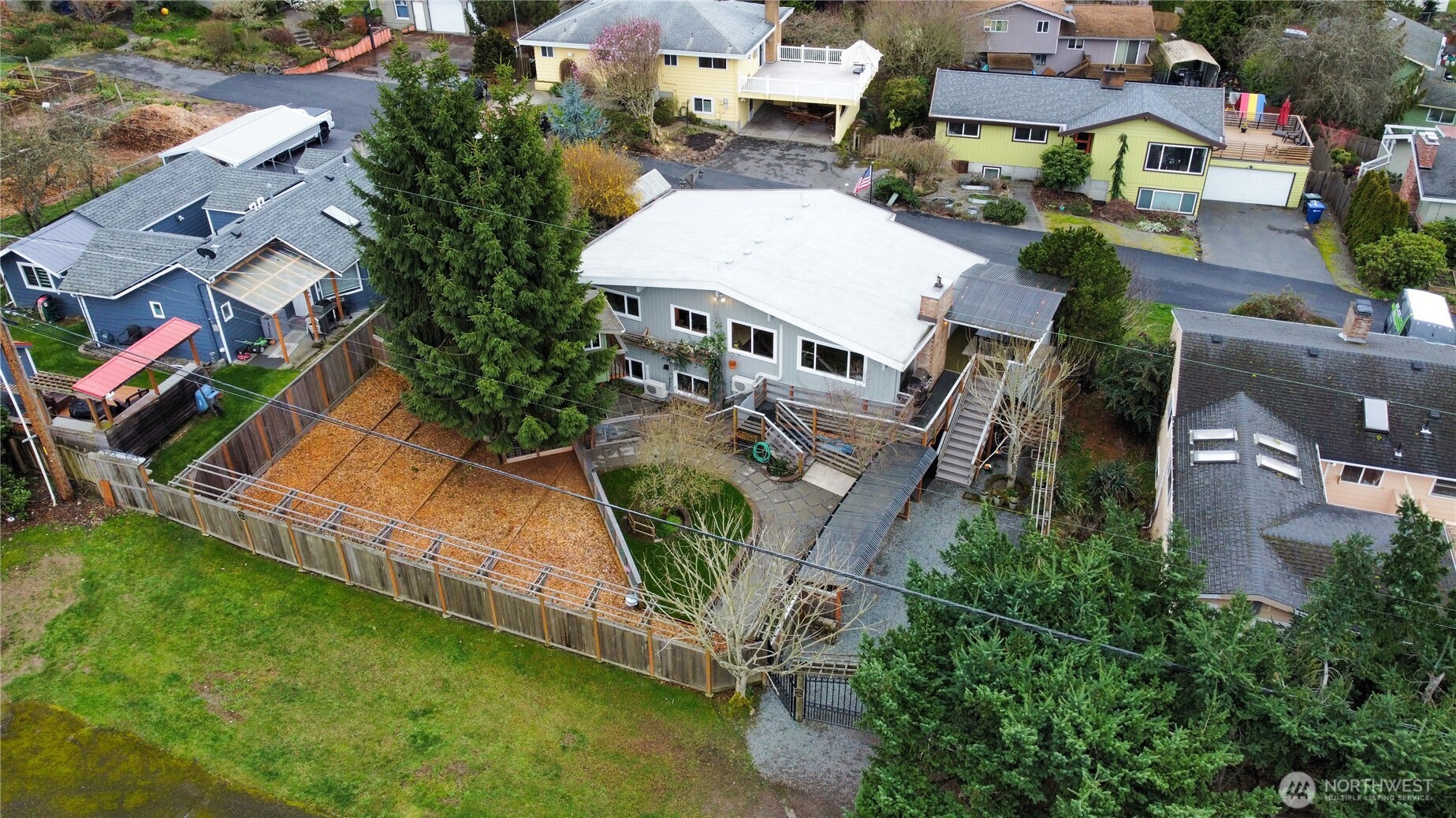 2004 Southwest 117th Place Burien, WA 98146 - Photo 35 of 40