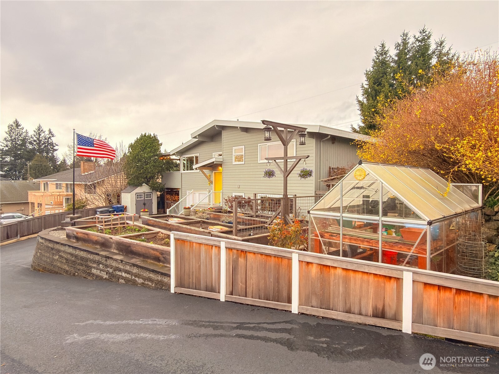 2004 Southwest 117th Place Burien, WA 98146 - Photo 4 of 40