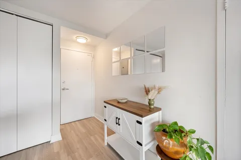 $335,000 | 2300 North Commonwealth Avenue, Unit 7H, Chicago, IL 60614