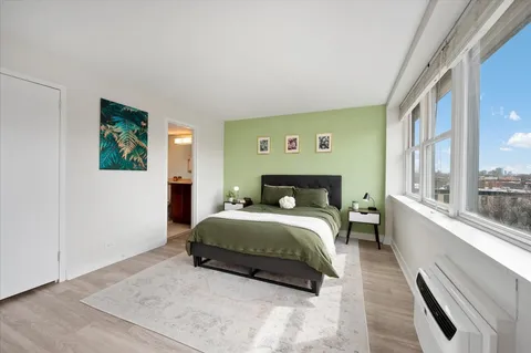 $335,000 | 2300 North Commonwealth Avenue, Unit 7H, Chicago, IL 60614