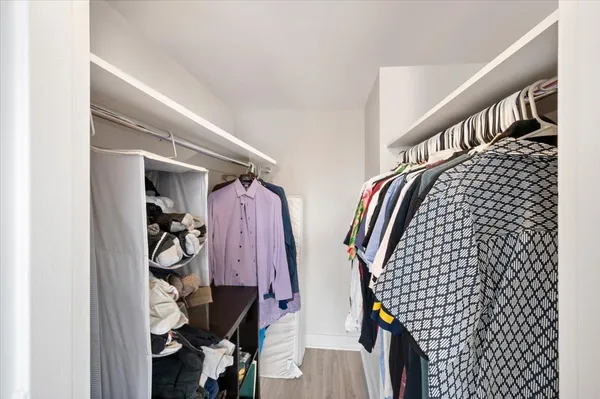 $335,000 | 2300 North Commonwealth Avenue, Unit 7H, Chicago, IL 60614