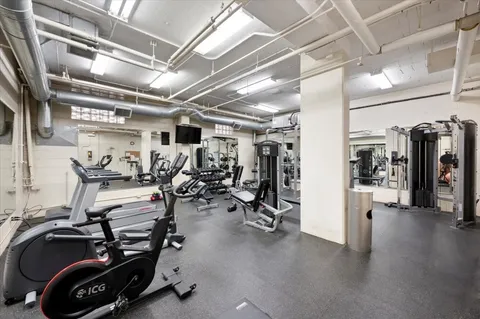 $335,000 | 2300 North Commonwealth Avenue, Unit 7H, Chicago, IL 60614