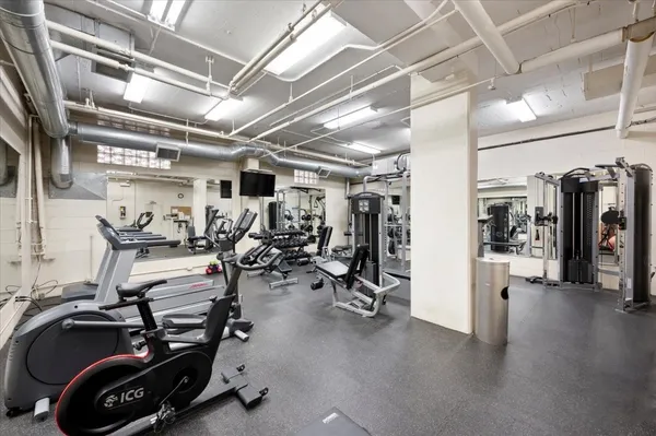 $335,000 | 2300 North Commonwealth Avenue, Unit 7H, Chicago, IL 60614