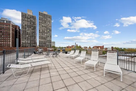 $335,000 | 2300 North Commonwealth Avenue, Unit 7H, Chicago, IL 60614