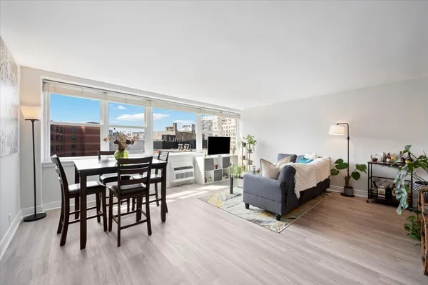 $335,000 | 2300 North Commonwealth Avenue, Unit 7H, Chicago, IL 60614