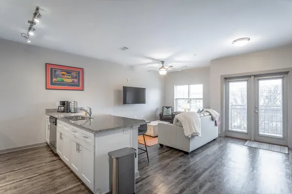 $324,900 | 804 Riverfront Parkway, Unit 208, Chattanooga, TN 37402
