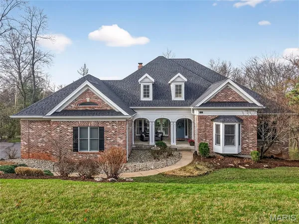 $959,900 | 410 Charlemagne Drive, Lake St. Louis, MO 63367