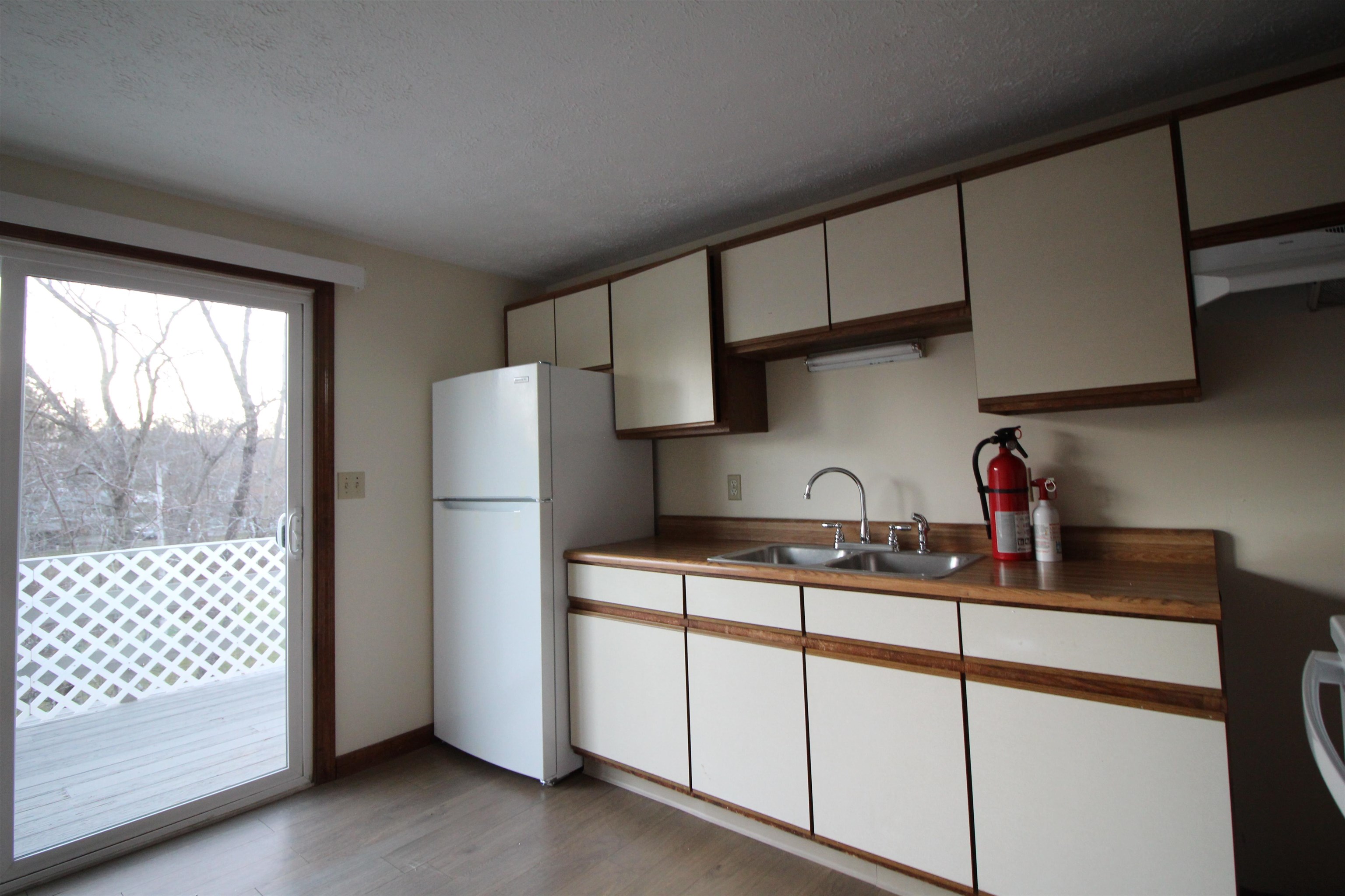 90 Franklin Street Derry, NH 03038 - Photo 2 of 6