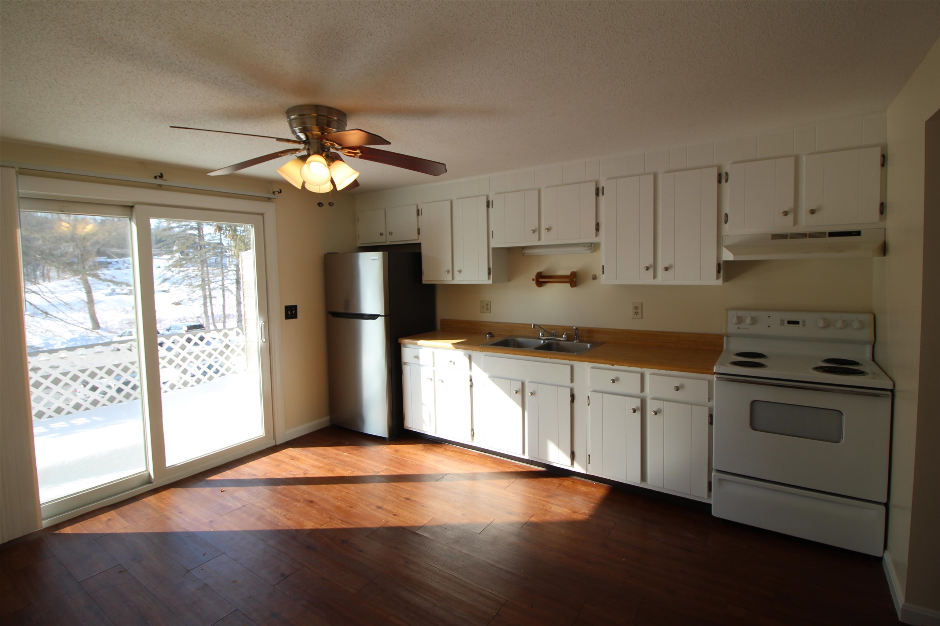 90 Franklin Street, Unit 2 Derry, NH 03038 - Photo 4 of 13