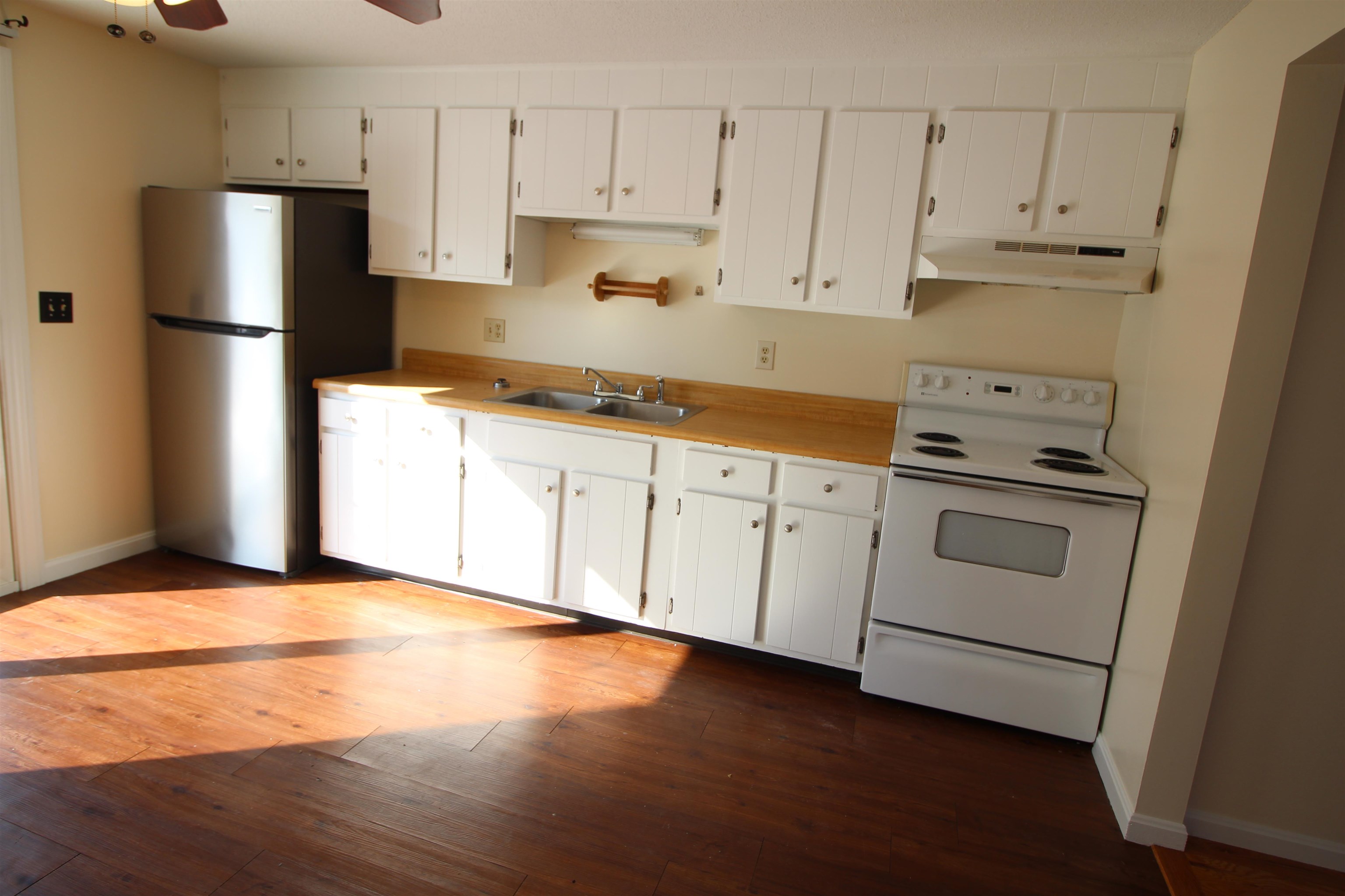 90 Franklin Street, Unit 2 Derry, NH 03038 - Photo 5 of 12