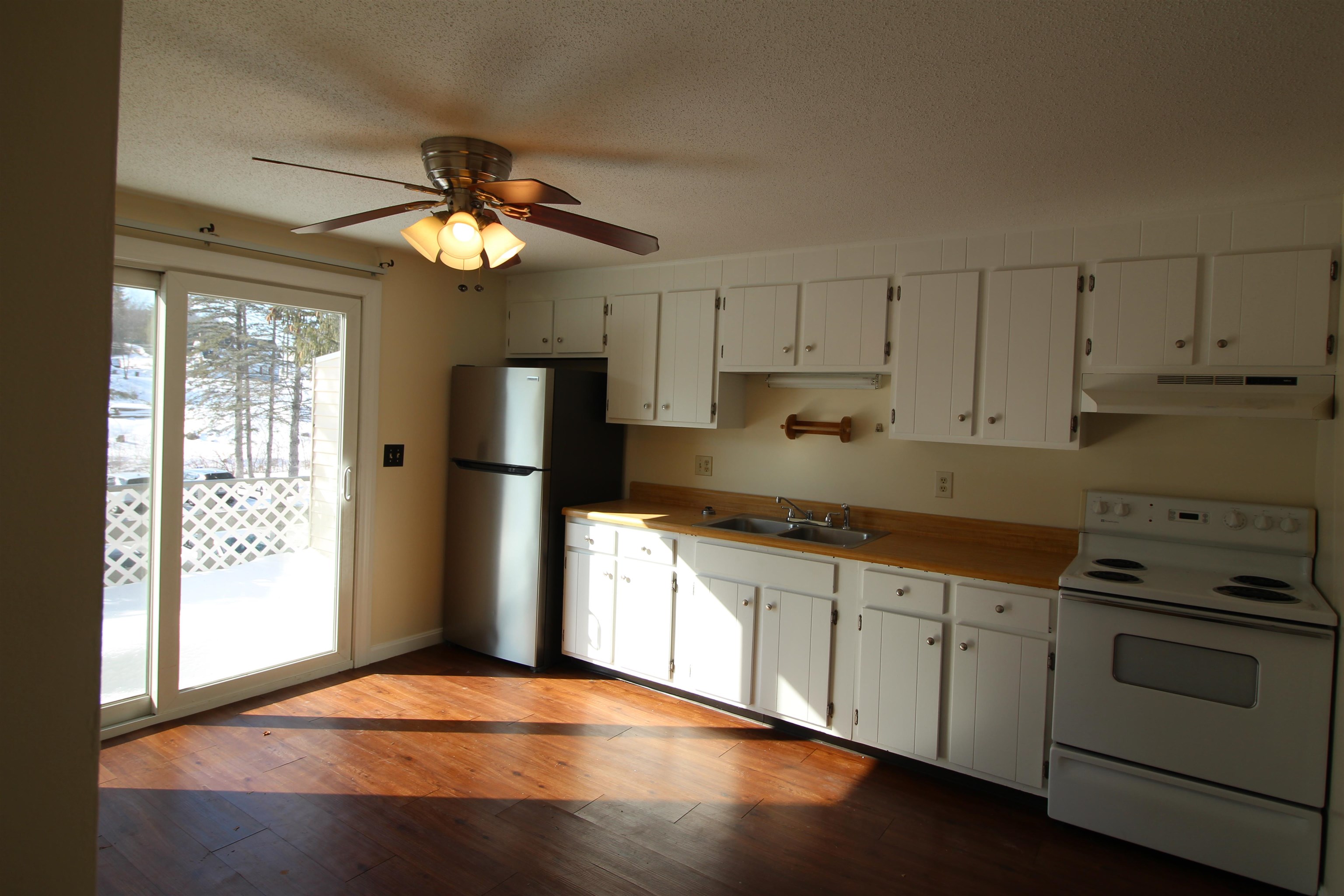 90 Franklin Street, Unit 2 Derry, NH 03038 - Photo 5 of 13