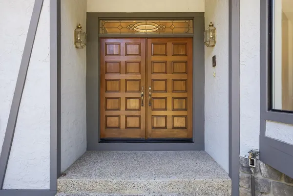 a view of a workspace with furniture