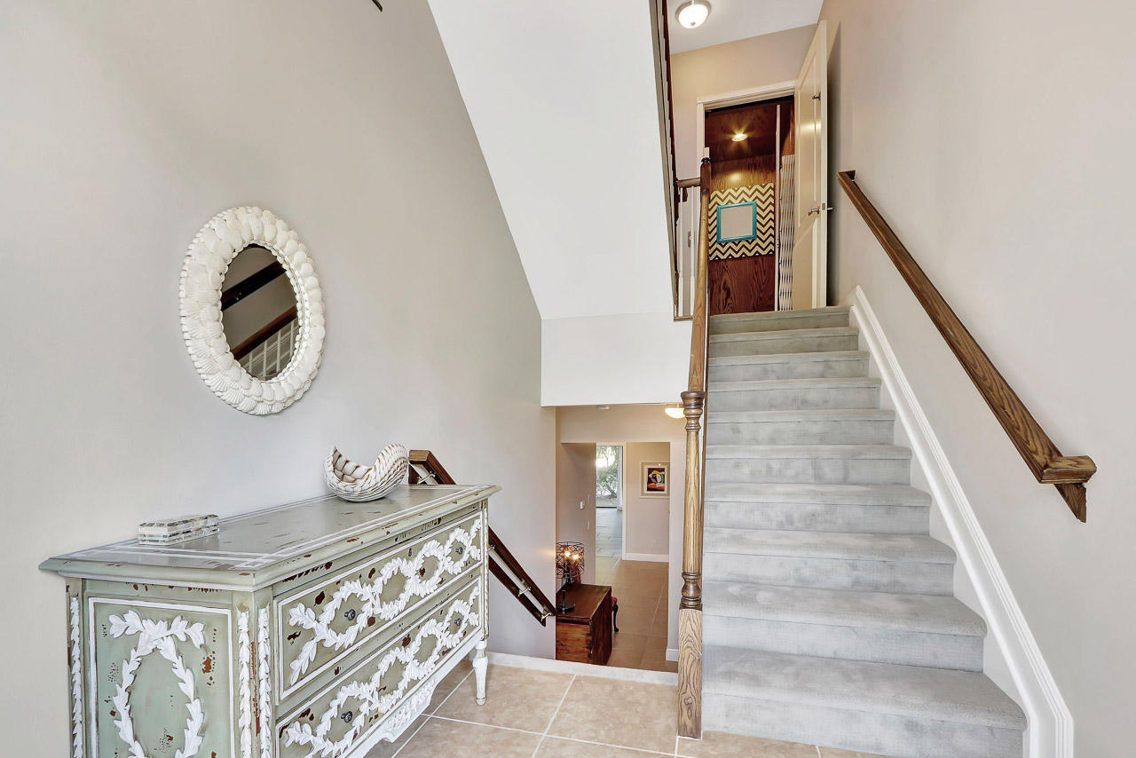 801 Del Sol Circle Tequesta, FL 33469 - Photo 15 of 29 20191003175006364722000000-o