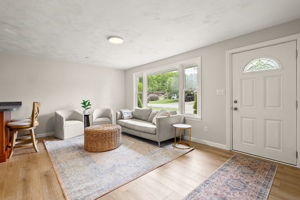 67 Roslyn Road Brockton, MA 02302 - Photo 3 of 32