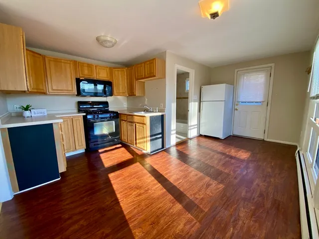 $2,100 | 12 Cedar Street, Unit 3, Holliston, MA 01746