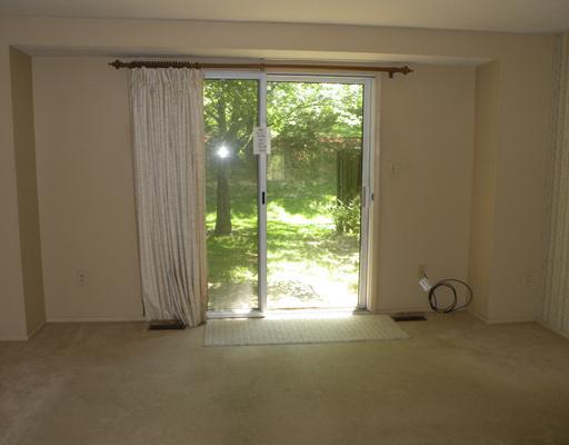 300 Quail Run Road Venetia, PA 15367 - Photo 3 of 18 Living Room.