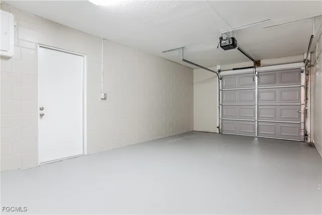 $1,955 | 282 Lorraine Avenue, Venice, FL 34293