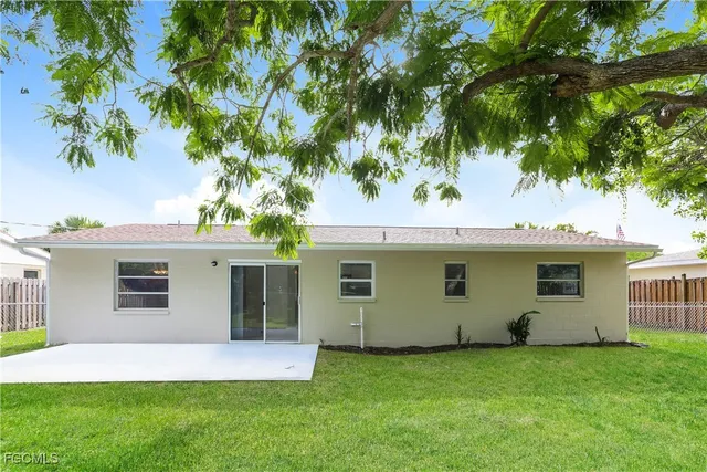 $1,955 | 282 Lorraine Avenue, Venice, FL 34293