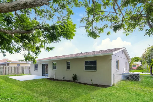 $1,955 | 282 Lorraine Avenue, Venice, FL 34293