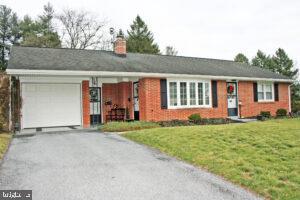 240 Rapho Street Manheim, PA 17545 - Photo 4 of 22 Gallery Image 4