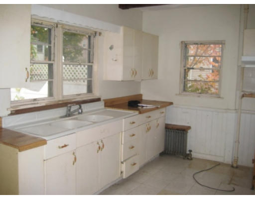 27 Stoneland Road Worcester, MA 01603 - Photo 4 of 8 Gallery Image 4