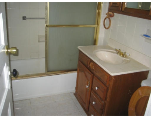 27 Stoneland Road Worcester, MA 01603 - Photo 5 of 8 Gallery Image 5