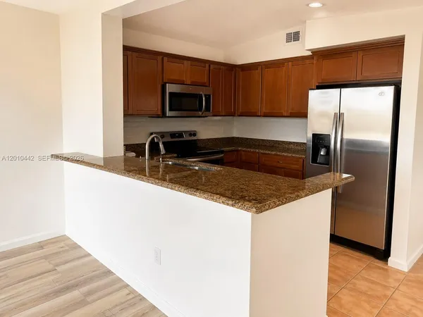 $3,500 | 888 Douglas Road, Unit 1602, Coral Gables, FL 33134