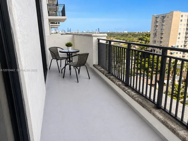 $3,500 | 888 Douglas Road, Unit 1602, Coral Gables, FL 33134