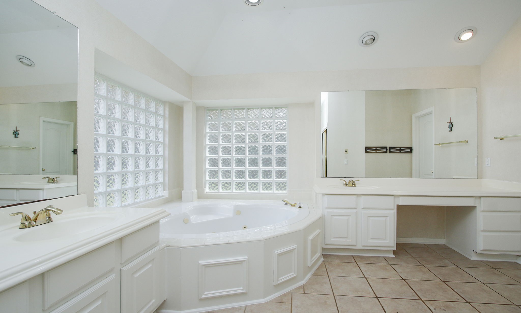 20206 Treetop Lane Spring, TX 77388 - Photo 25 of 42 a bathroom with a bathtub sink and mirror