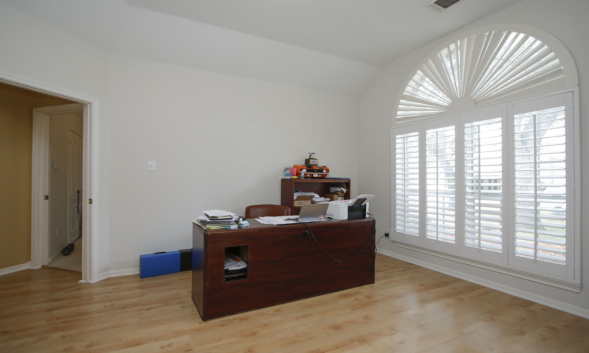 20206 Treetop Lane Spring, TX 77388 - Photo 8 of 42 a living room with furniture and a window