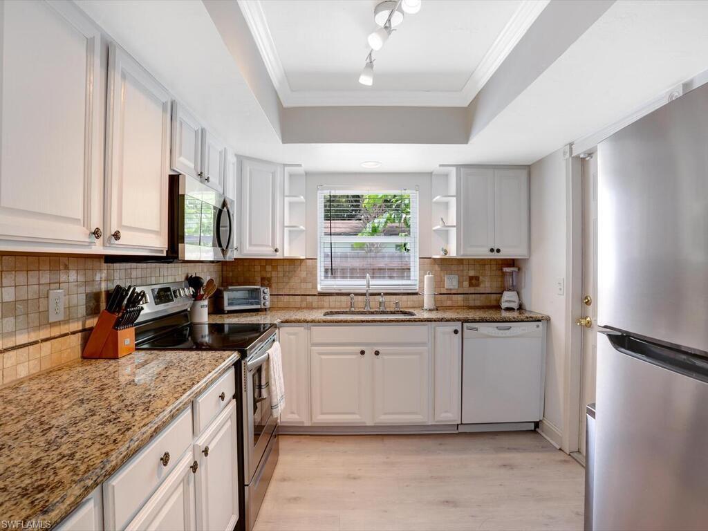 856 98th Avenue North Naples, FL 34108 - Photo 11 of 28