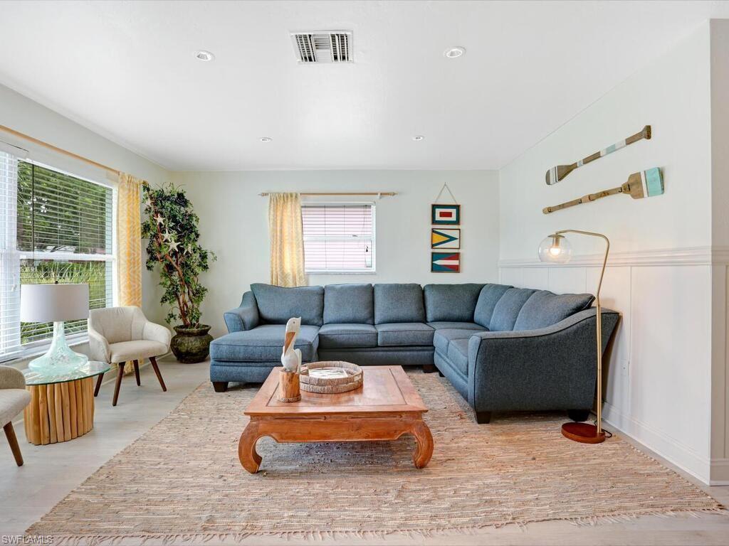 856 98th Avenue North Naples, FL 34108 - Photo 5 of 28