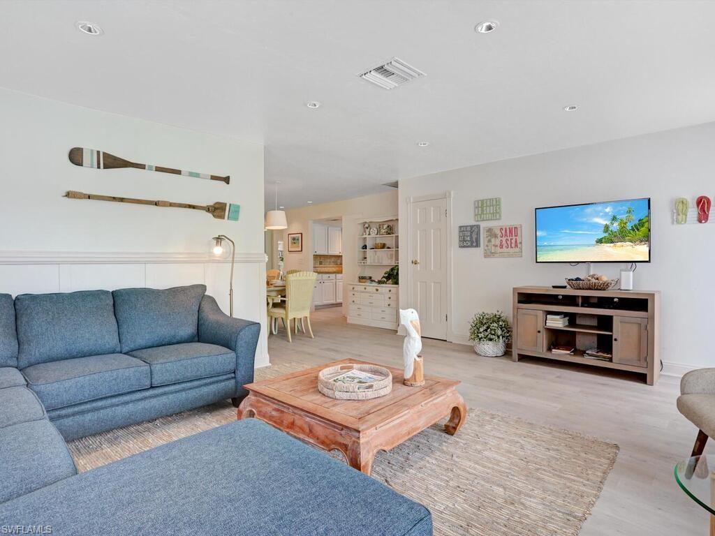 856 98th Avenue North Naples, FL 34108 - Photo 7 of 28