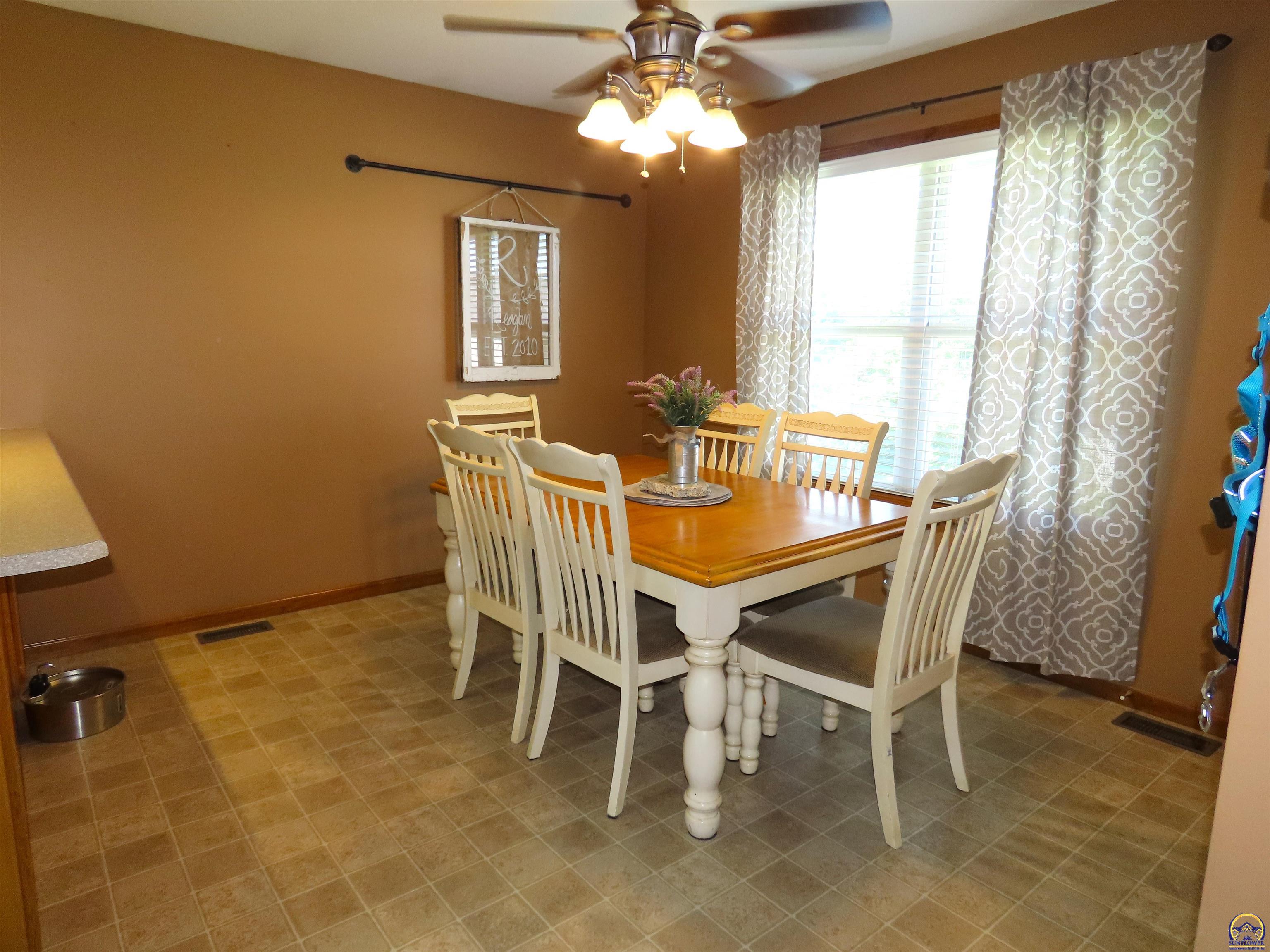 3909 Northwest Fielding Terrace Topeka, KS 66618 - Photo 6 of 33