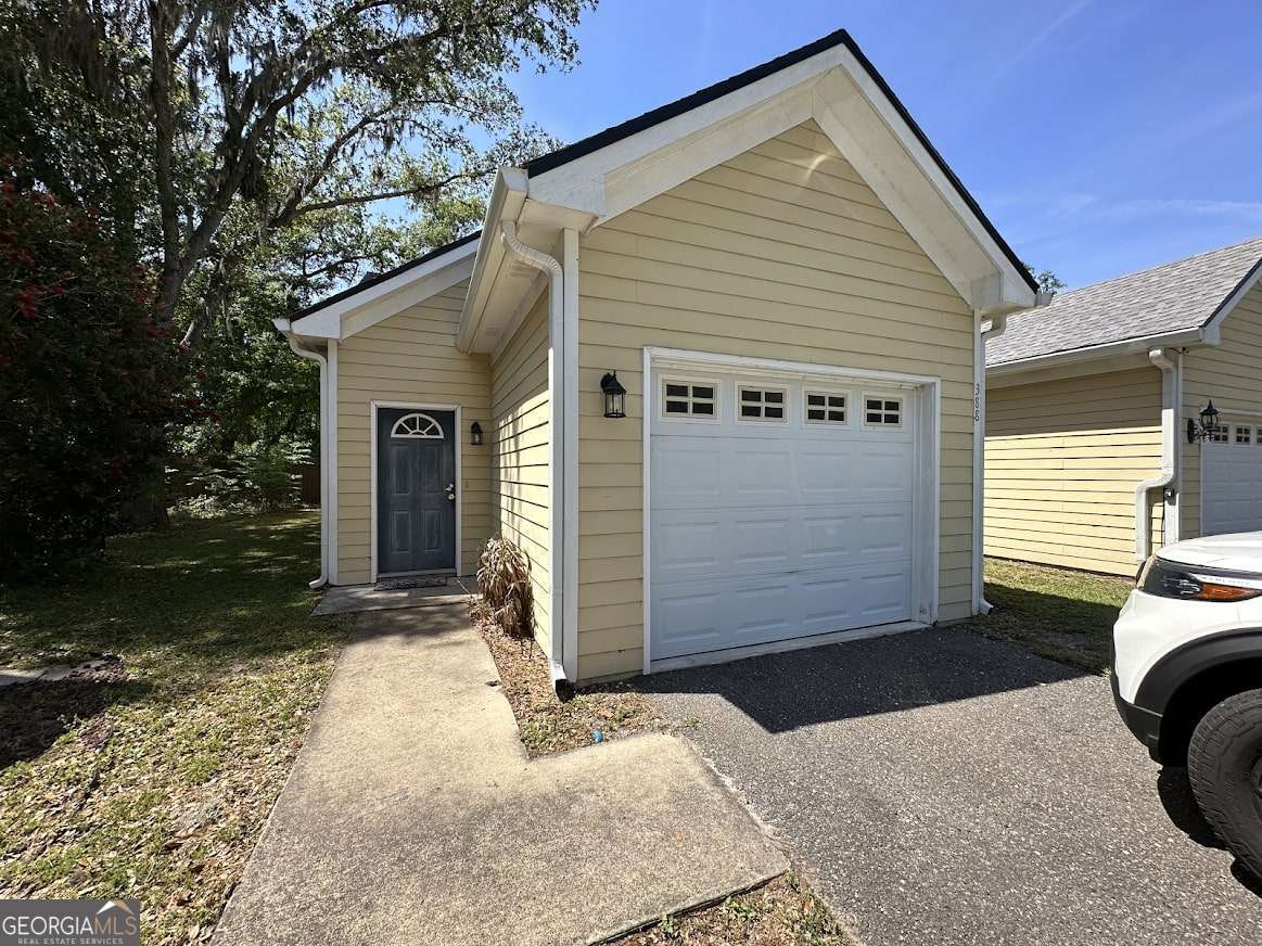 a view of a house with backyard and porch