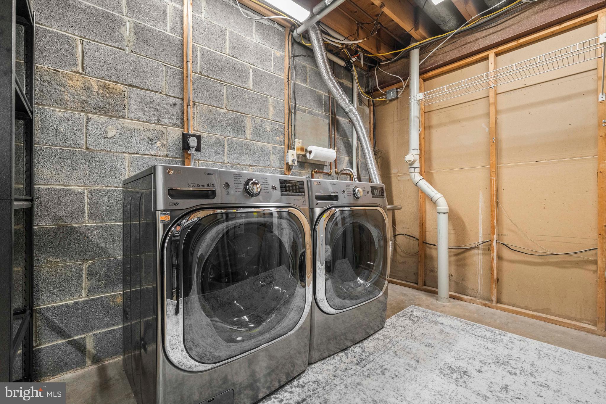 2152 Glencourse Lane Reston, VA 20191 - Photo 33 of 52 a utility room with dryer and washer
