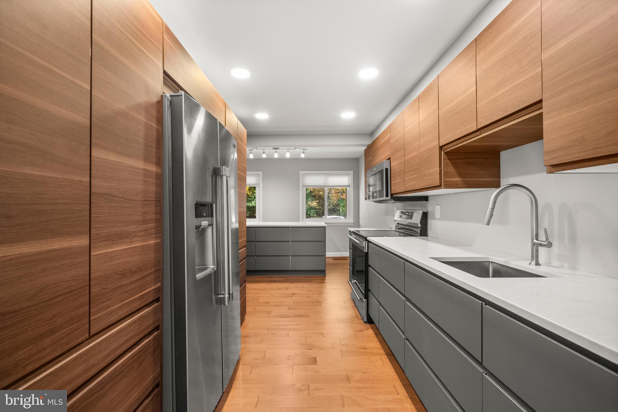 2152 Glencourse Lane Reston, VA 20191 - Photo 8 of 52 a kitchen with stainless steel appliances granite countertop a sink and cabinets