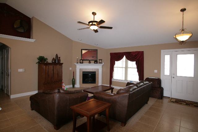 1316 Santa Fe Road Washington, IL 61571 - Photo 4 of 8 Gallery Image 4