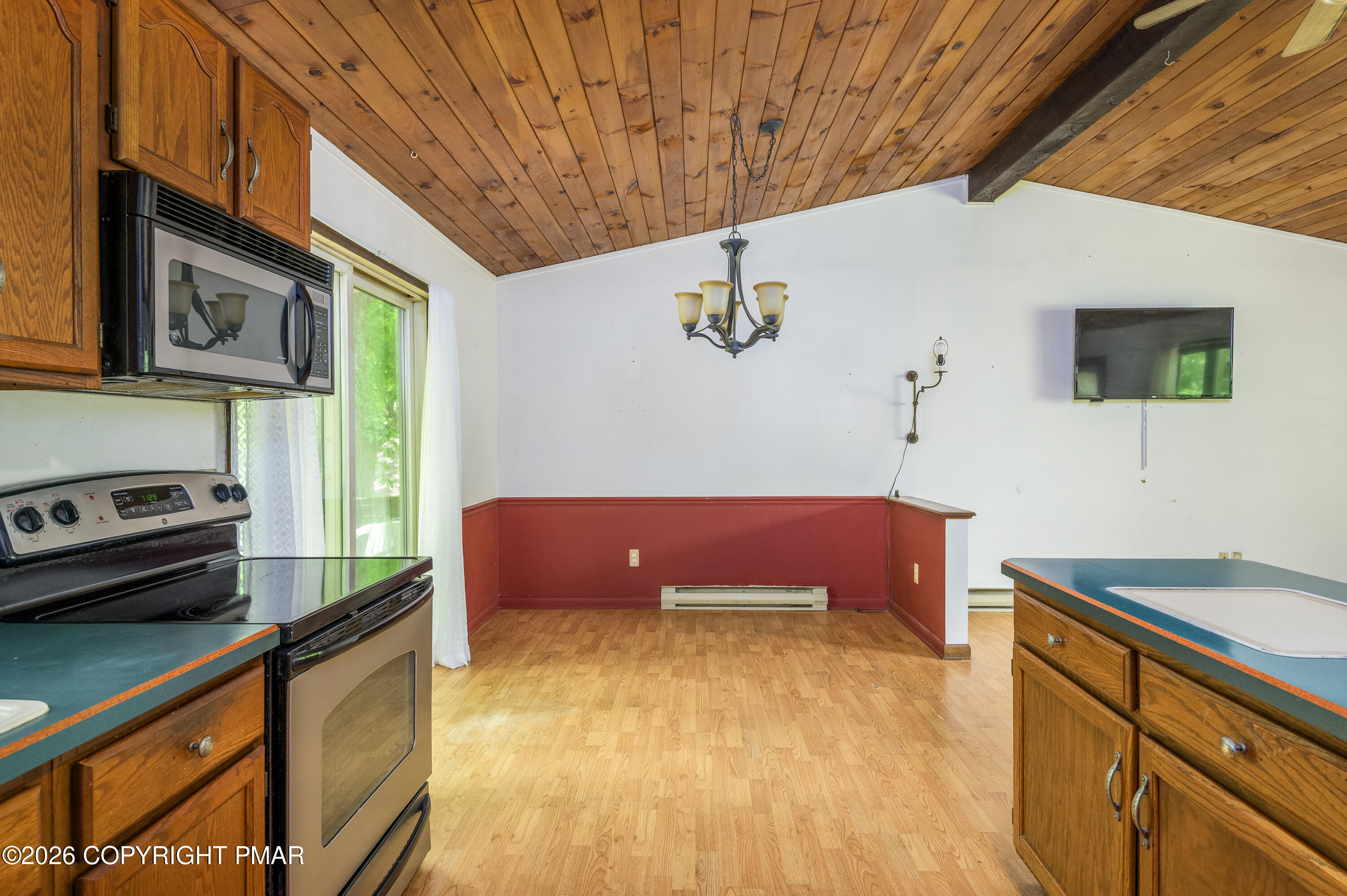 2289 Walnut Trail Bushkill, PA 18324 - Photo 7 of 32 Dining