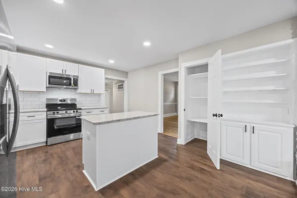 $385,000 | 1401 Greenville Boulevard Southeast, Greenville, NC 27858