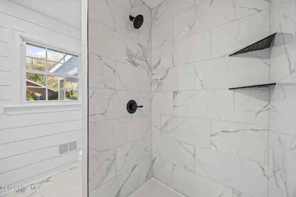 $385,000 | 1401 Greenville Boulevard Southeast, Greenville, NC 27858