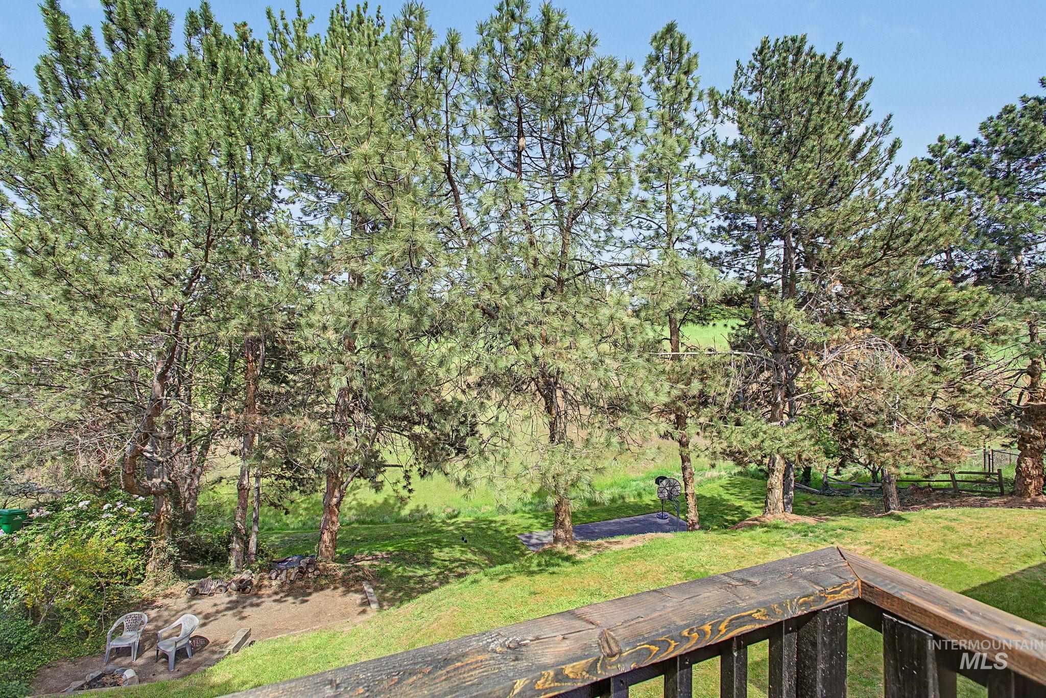501 Karin Avenue Lewiston, ID 83501 - Photo 37 of 50 View of grassy yard featuring a balcony