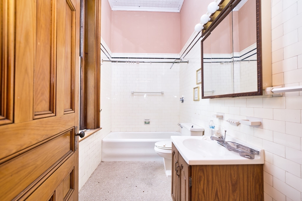 529 Eastern Avenue Fall River, MA 02723 - Photo 12 of 32