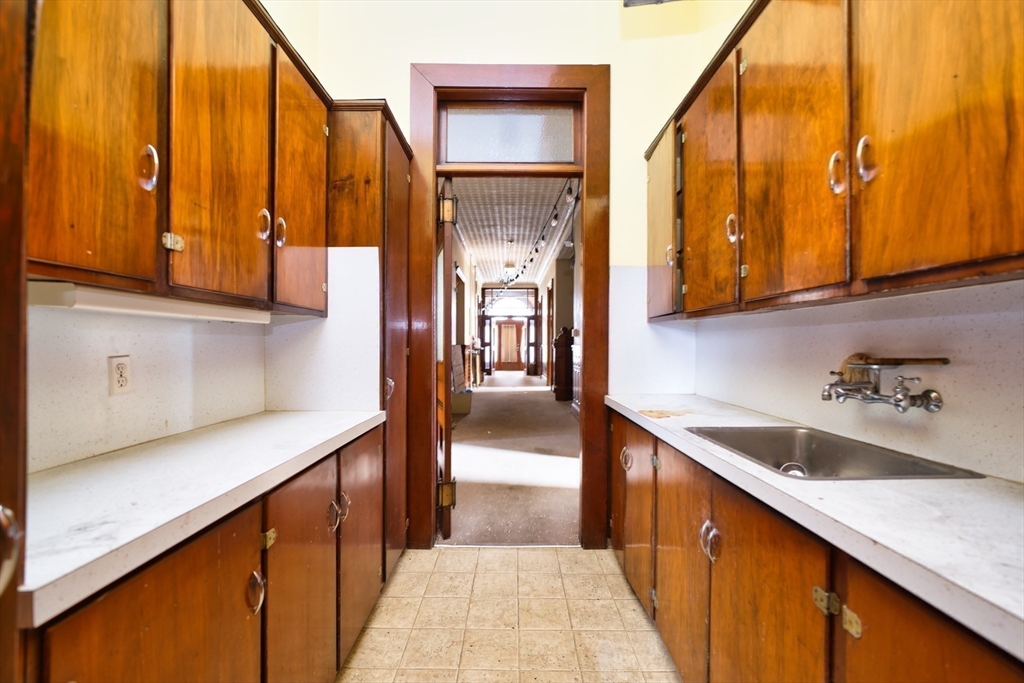 529 Eastern Avenue Fall River, MA 02723 - Photo 14 of 32