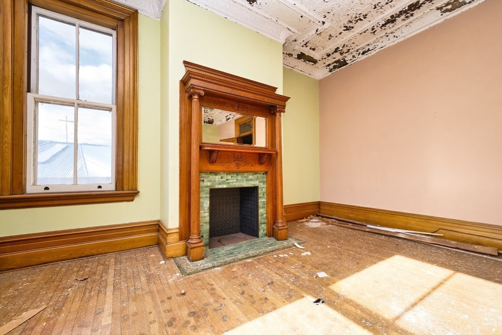 529 Eastern Avenue Fall River, MA 02723 - Photo 16 of 32